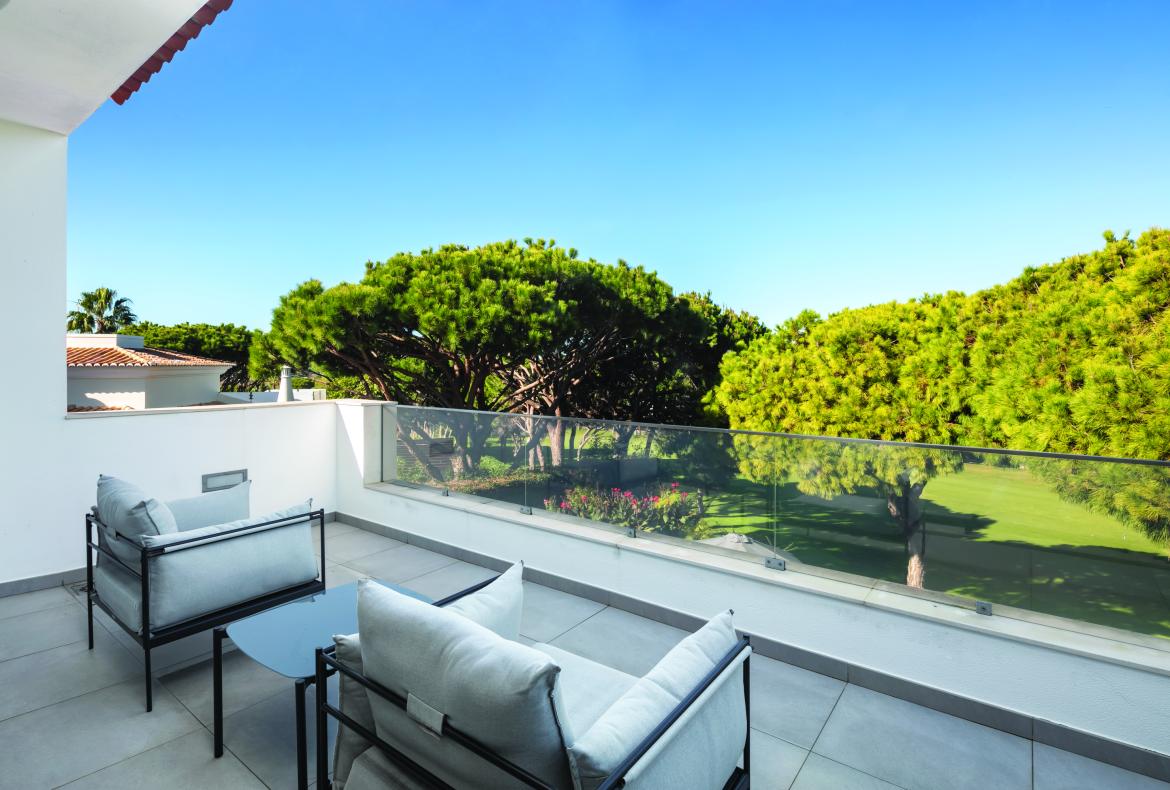 Luxury 3 bedroom holiday villa with private pool in Algarve Portugal (PV2647)