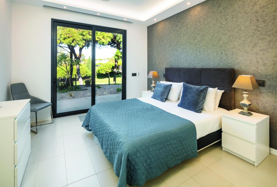 Luxury 3 bedroom holiday villa with private pool in Algarve Portugal (PV2647)