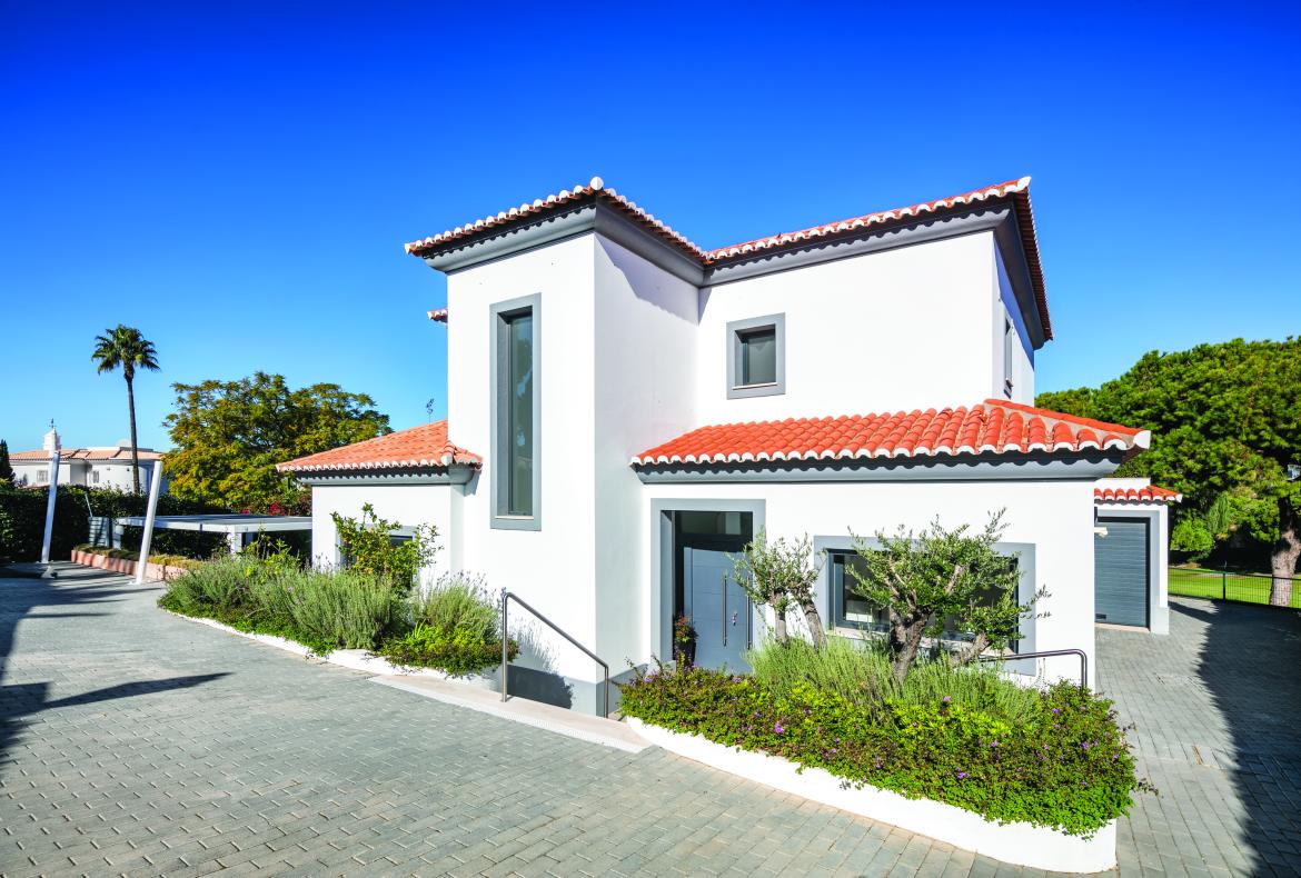 Luxury 3 bedroom holiday villa with private pool in Algarve Portugal (PV2647)