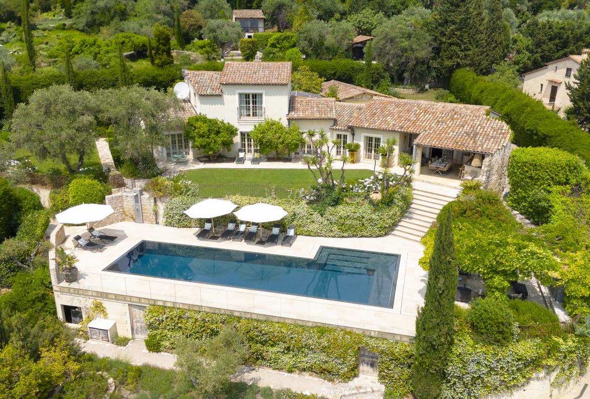 Luxury 5 bedroom holiday villa with private pool in Cote d'Azur France (PV3019)