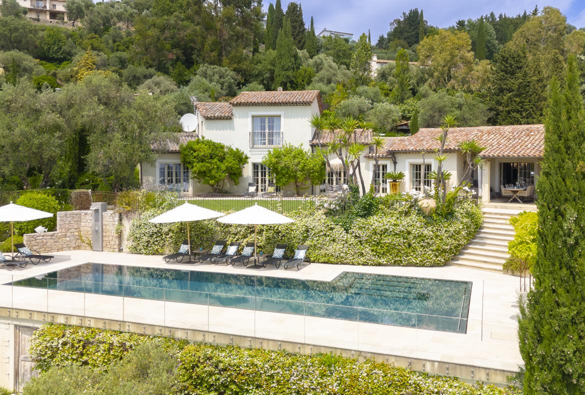 Luxury 5 bedroom holiday villa with private pool in Cote d'Azur France (PV3019)
