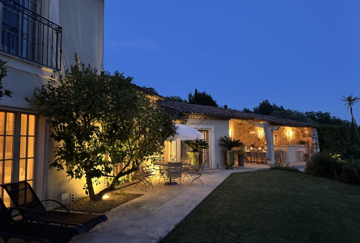Luxury 5 bedroom holiday villa with private pool in Cote d'Azur France (PV3019)