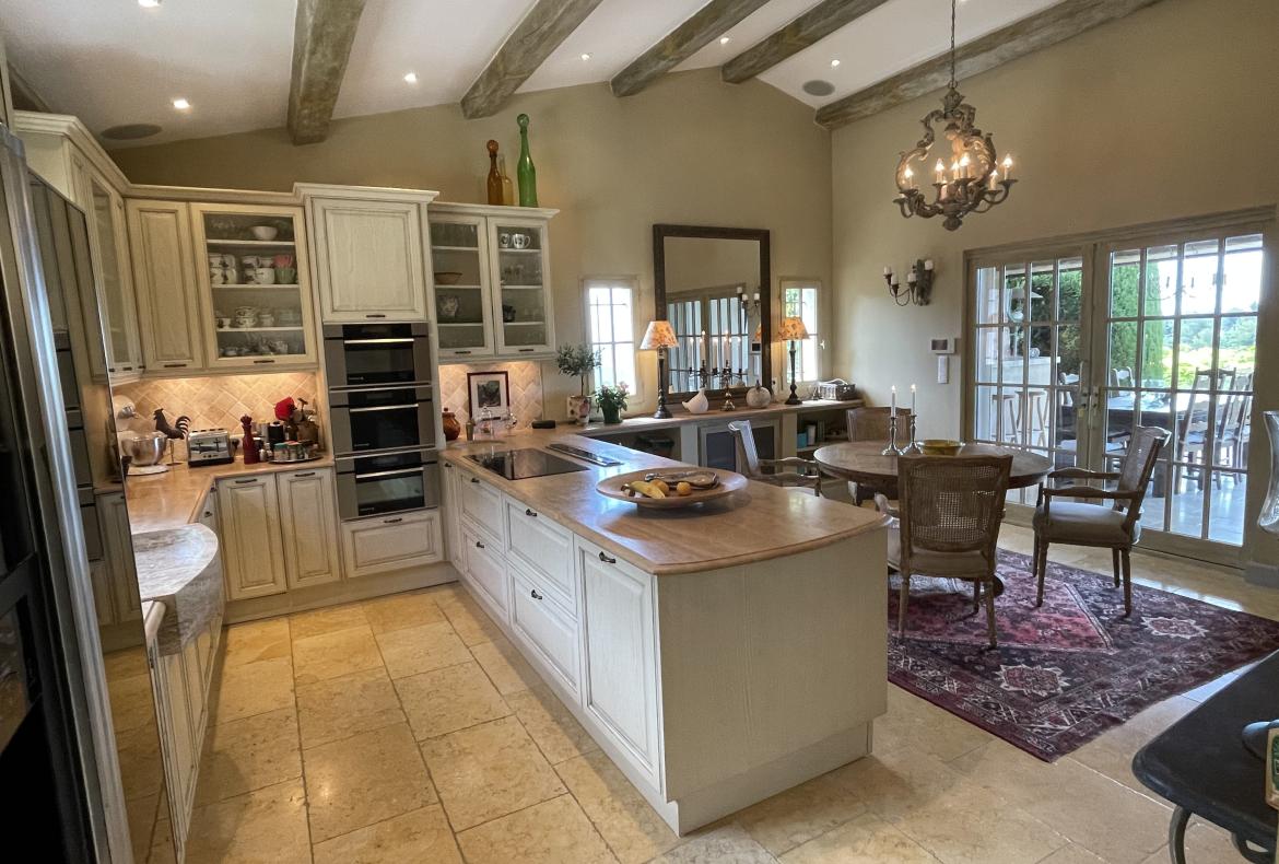 Luxury 5 bedroom holiday villa with private pool in Cote d'Azur France (PV3019)