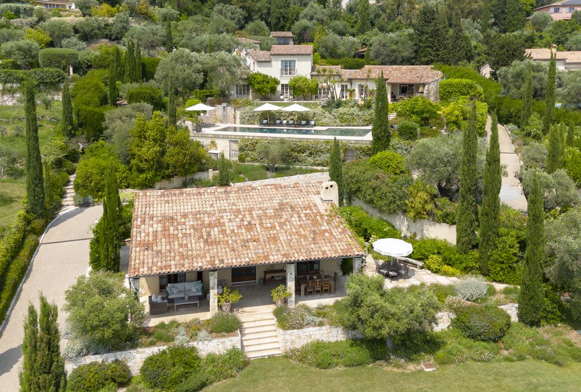 Luxury 5 bedroom holiday villa with private pool in Cote d'Azur France (PV3019)