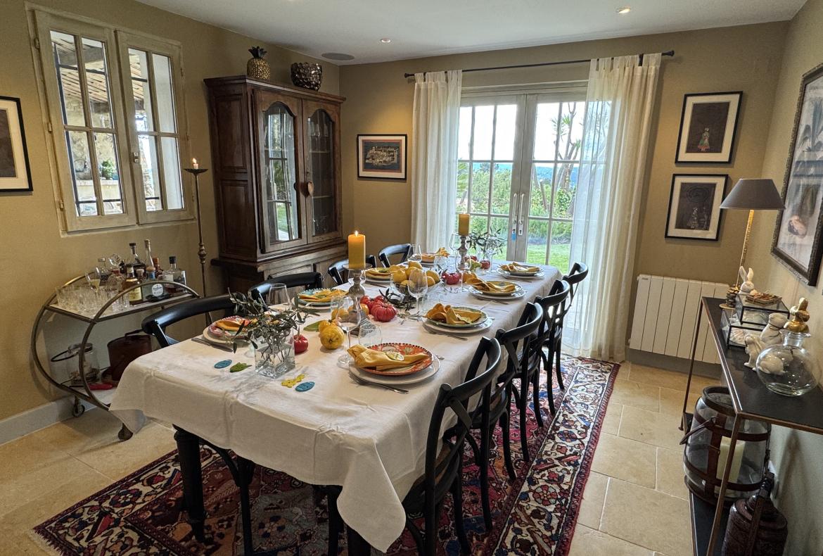 Luxury 5 bedroom holiday villa with private pool in Cote d'Azur France (PV3019)