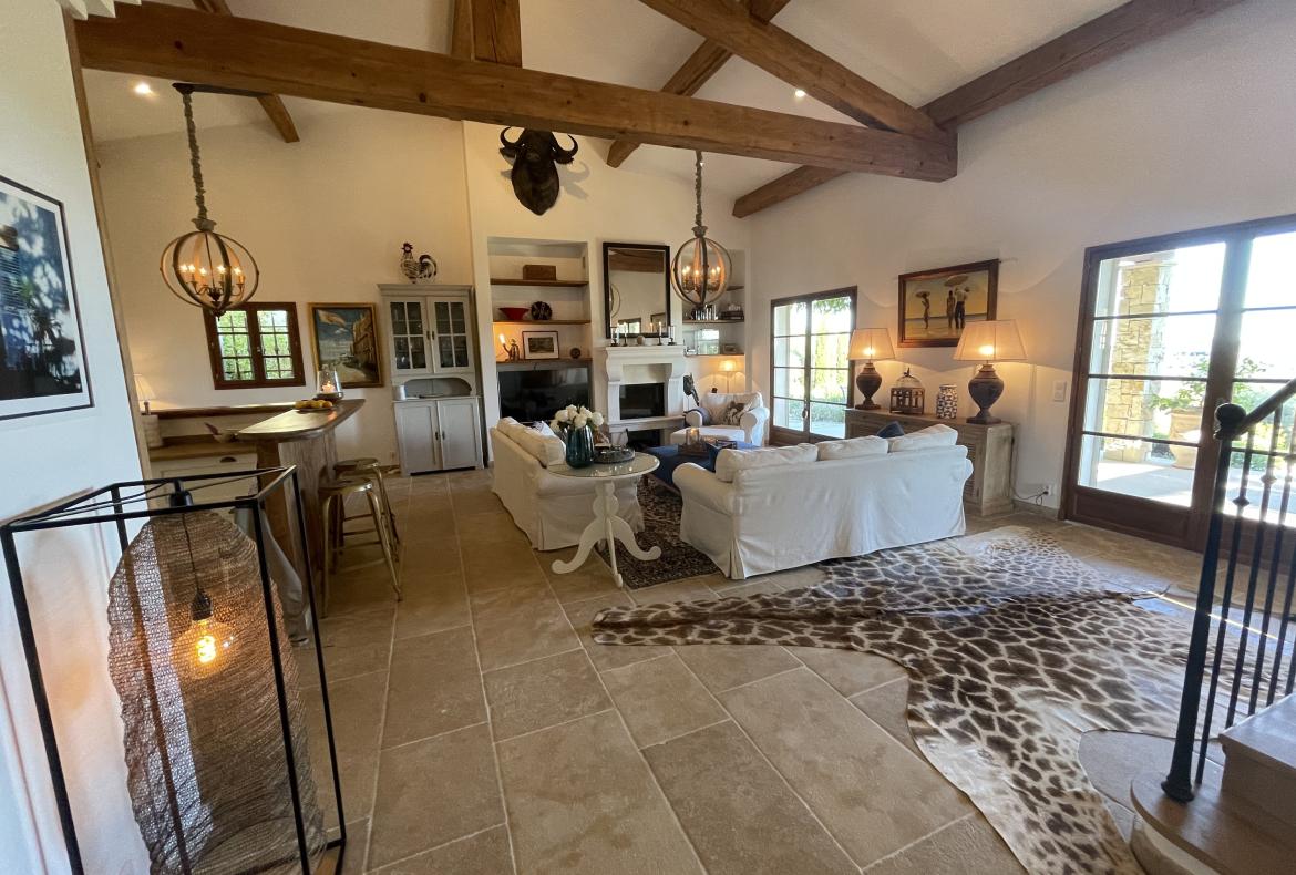 Luxury 5 bedroom holiday villa with private pool in Cote d'Azur France (PV3019)