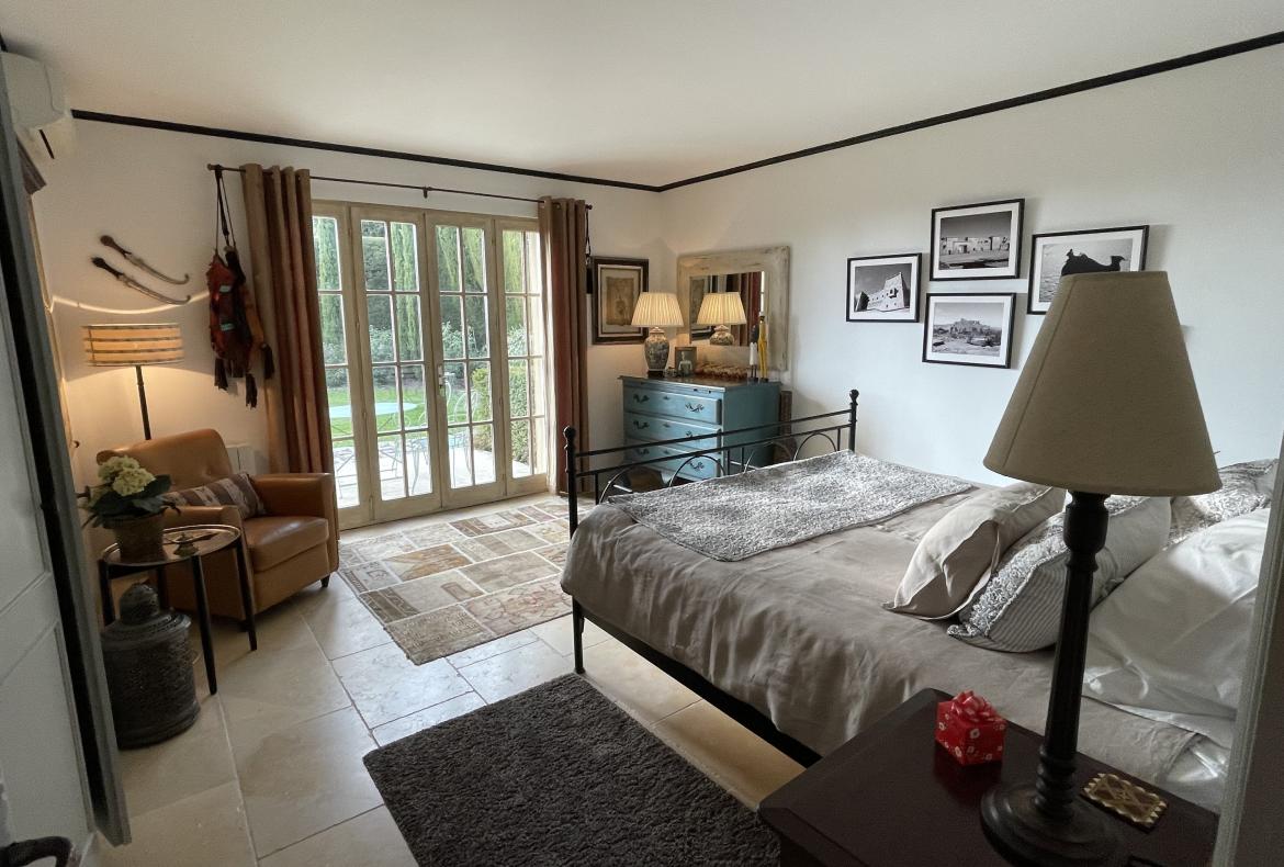 Luxury 5 bedroom holiday villa with private pool in Cote d'Azur France (PV3019)