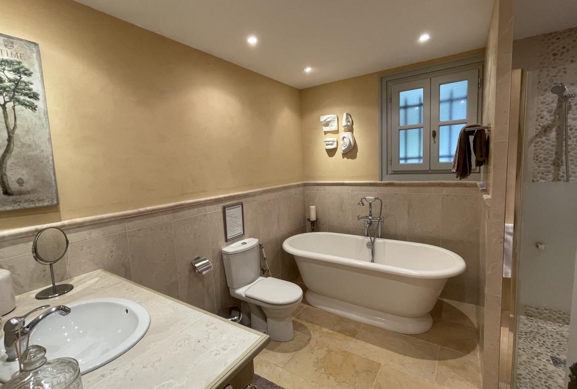 Luxury 5 bedroom holiday villa with private pool in Cote d'Azur France (PV3019)