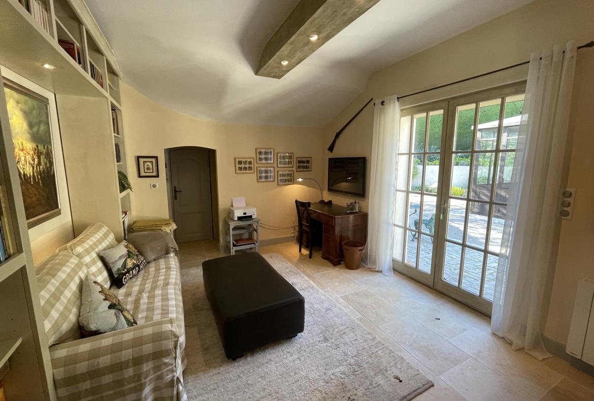 Luxury 5 bedroom holiday villa with private pool in Cote d'Azur France (PV3019)
