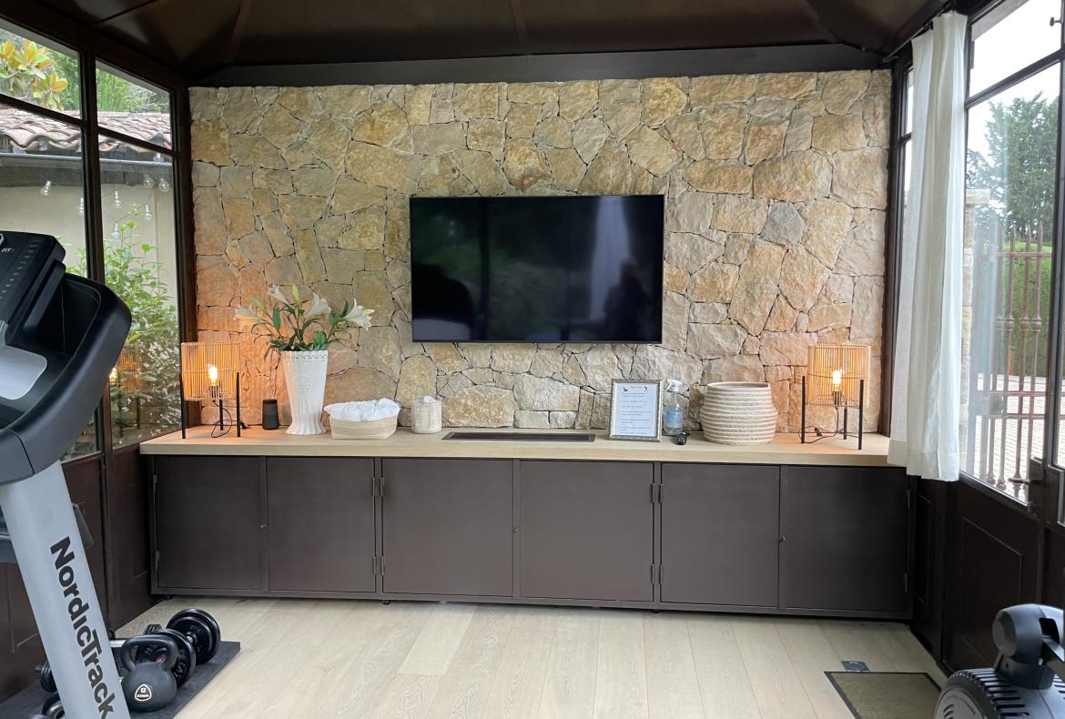 Luxury 5 bedroom holiday villa with private pool in Cote d'Azur France (PV3019)
