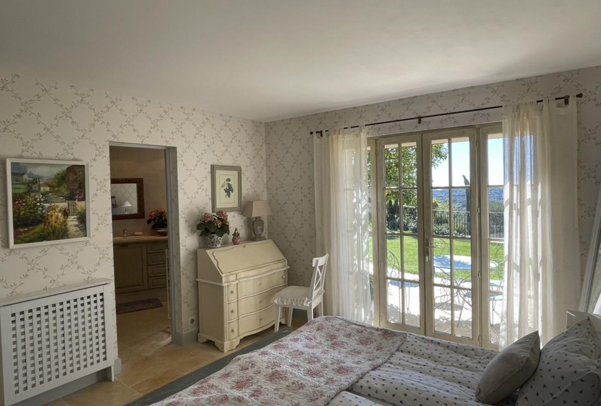 Luxury 5 bedroom holiday villa with private pool in Cote d'Azur France (PV3019)