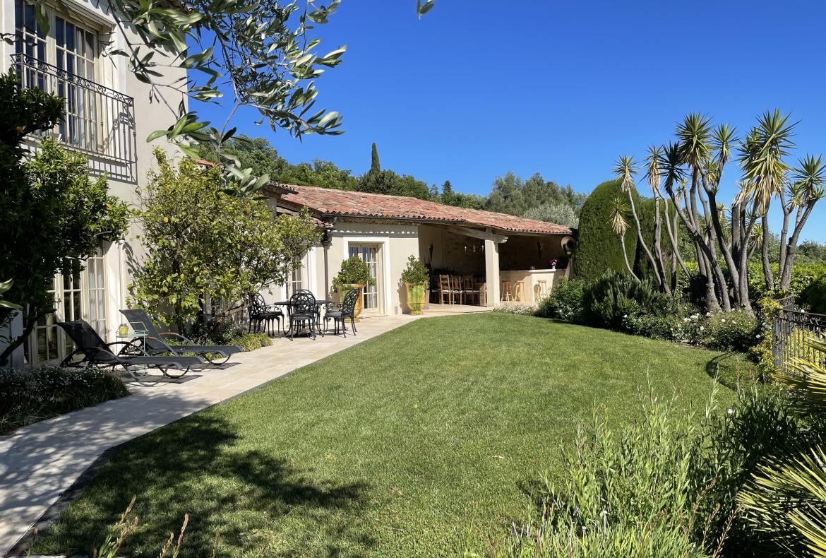 Luxury 5 bedroom holiday villa with private pool in Cote d'Azur France (PV3019)