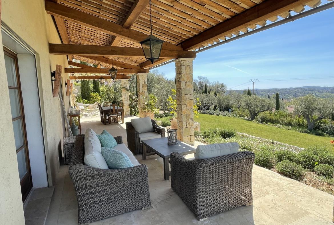 Luxury 5 bedroom holiday villa with private pool in Cote d'Azur France (PV3019)
