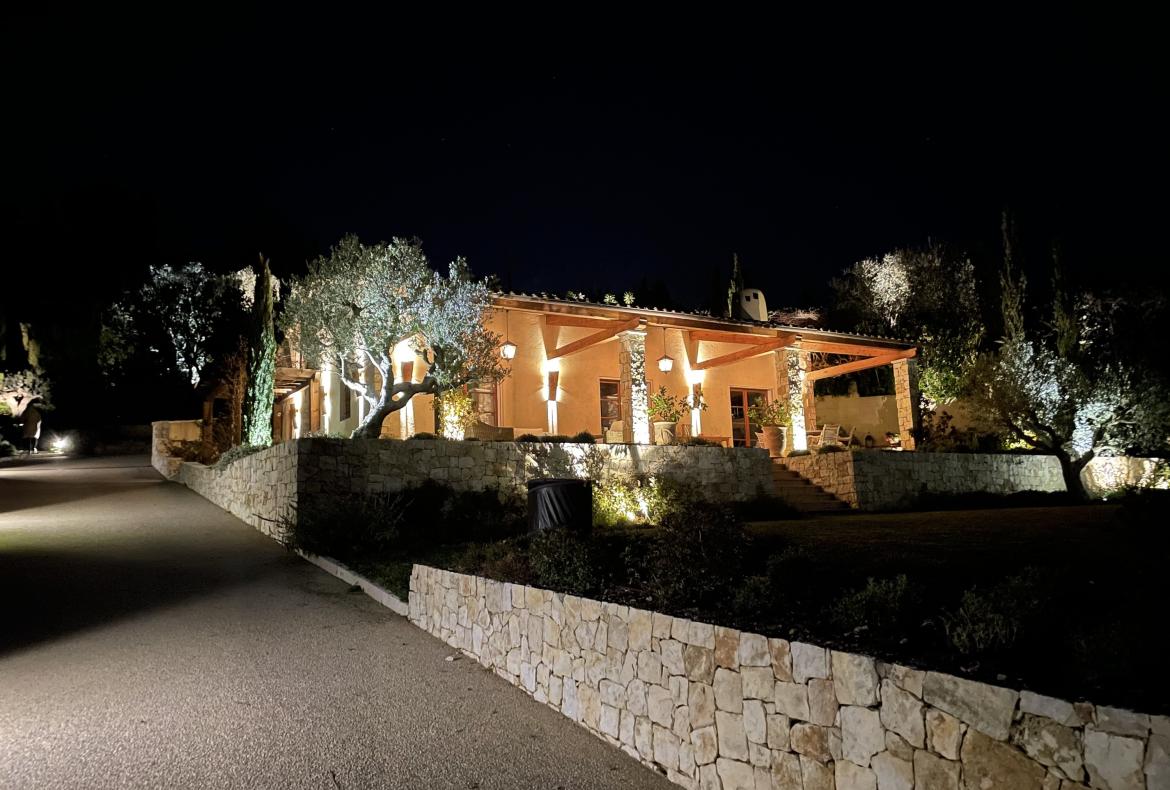 Luxury 5 bedroom holiday villa with private pool in Cote d'Azur France (PV3019)