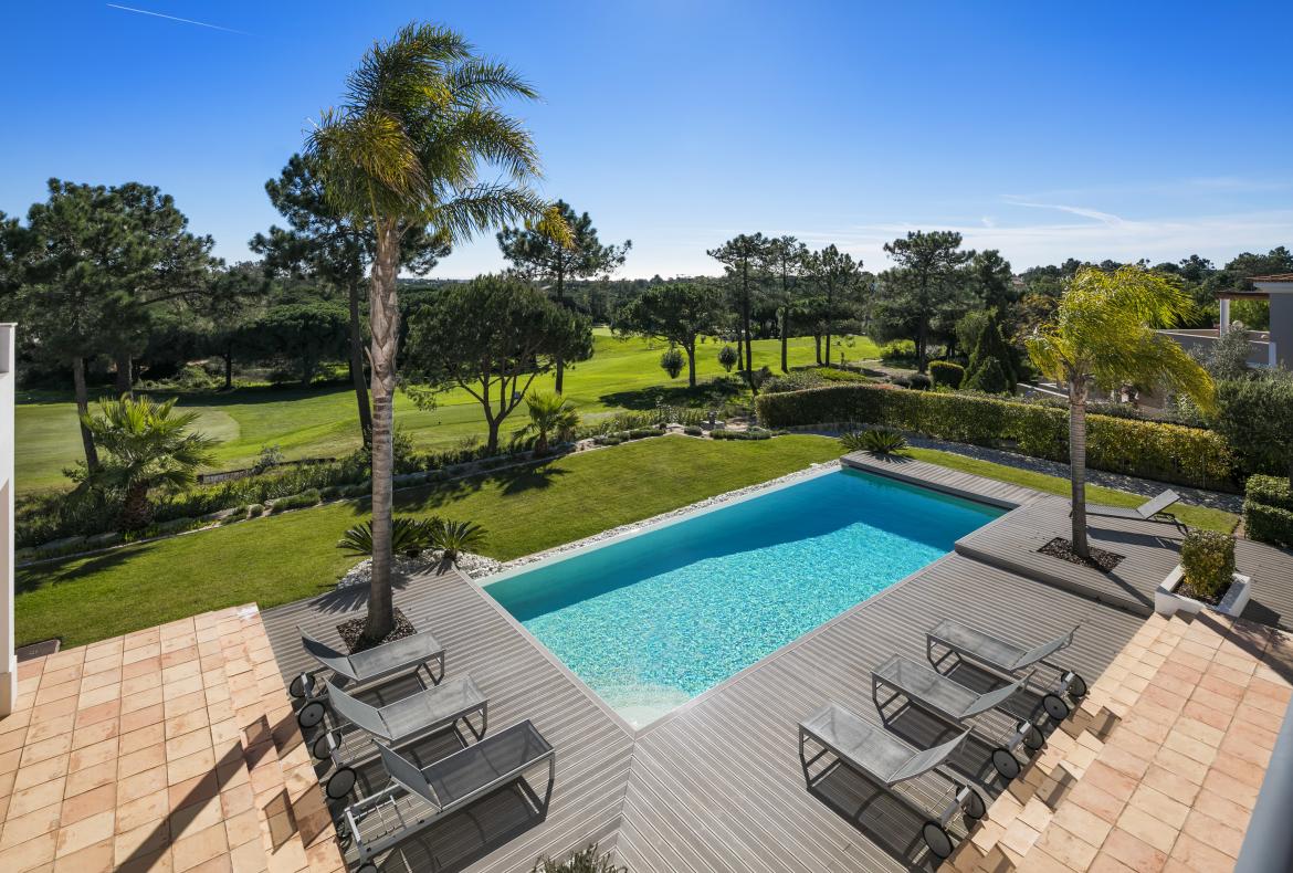 Luxury 4 bedroom holiday villa with private pool in Algarve Portugal (PV963)