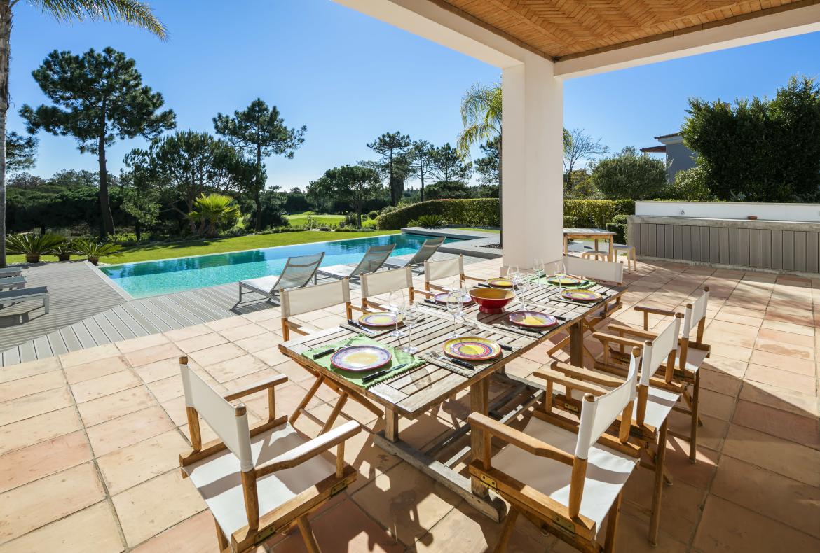 Luxury 4 bedroom holiday villa with private pool in Algarve Portugal (PV963)