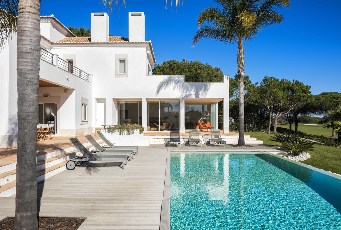 Luxury 4 bedroom holiday villa with private pool in Algarve Portugal (PV963)