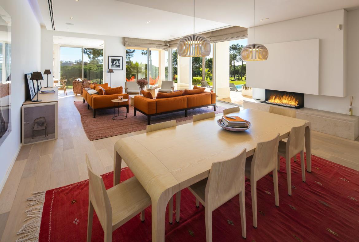 Luxury 4 bedroom holiday villa with private pool in Algarve Portugal (PV963)