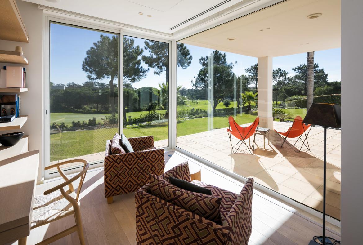 Luxury 4 bedroom holiday villa with private pool in Algarve Portugal (PV963)