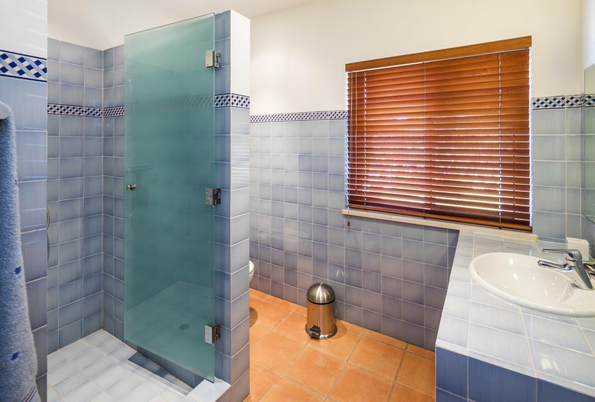 Luxury 4 bedroom holiday villa with private pool in Algarve Portugal (PV963)