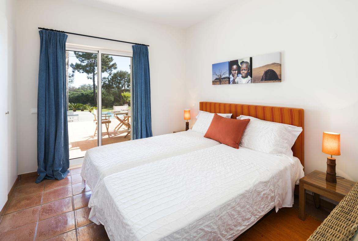 Luxury 4 bedroom holiday villa with private pool in Algarve Portugal (PV963)