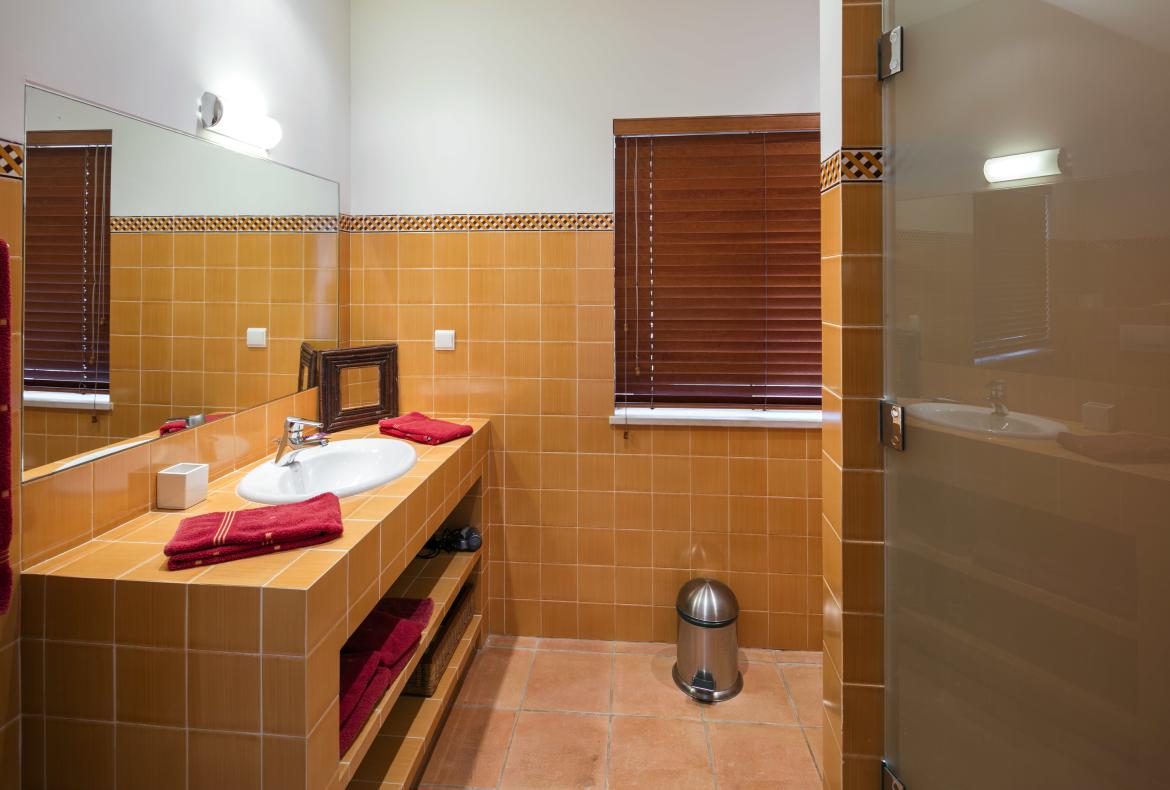 Luxury 4 bedroom holiday villa with private pool in Algarve Portugal (PV963)