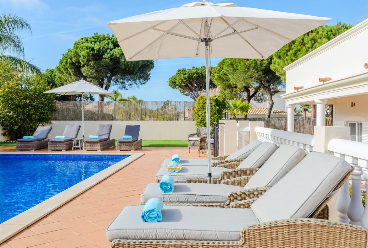 Luxury 4 bedroom holiday villa with private pool in Algarve Portugal (PV3020)