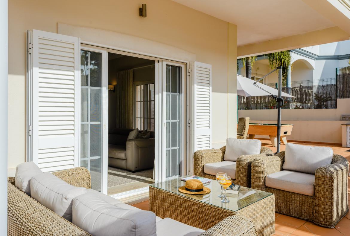Luxury 4 bedroom holiday villa with private pool in Algarve Portugal (PV3020)