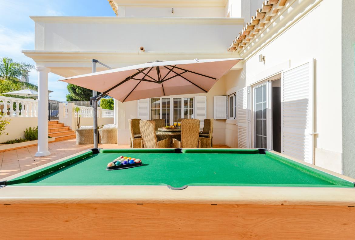 Luxury 4 bedroom holiday villa with private pool in Algarve Portugal (PV3020)