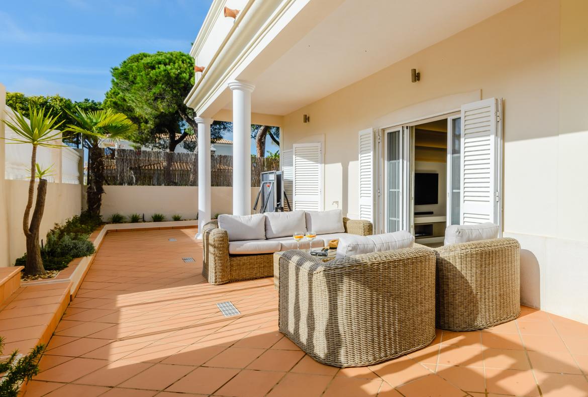 Luxury 4 bedroom holiday villa with private pool in Algarve Portugal (PV3020)
