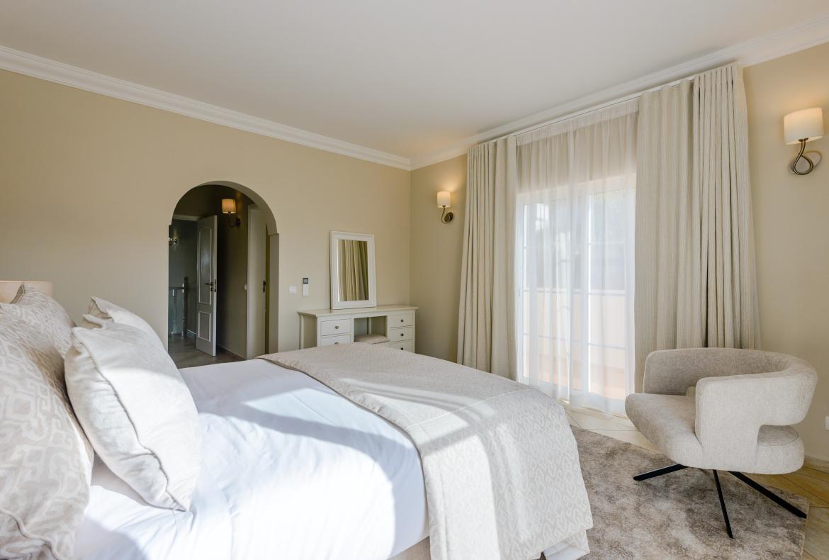 Luxury 4 bedroom holiday villa with private pool in Algarve Portugal (PV3020)