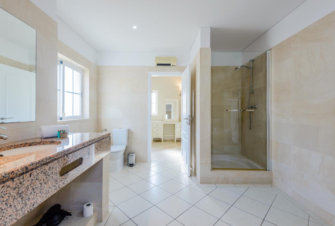 Luxury 4 bedroom holiday villa with private pool in Algarve Portugal (PV3020)