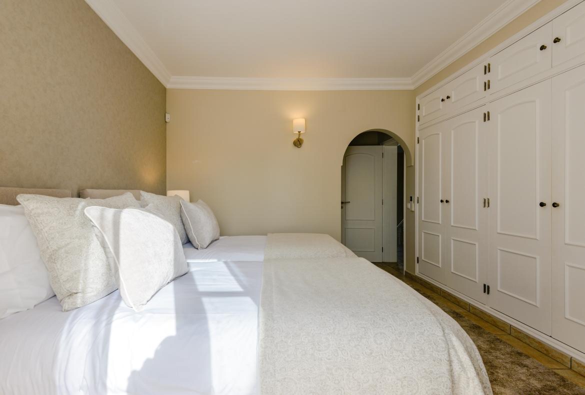 Luxury 4 bedroom holiday villa with private pool in Algarve Portugal (PV3020)