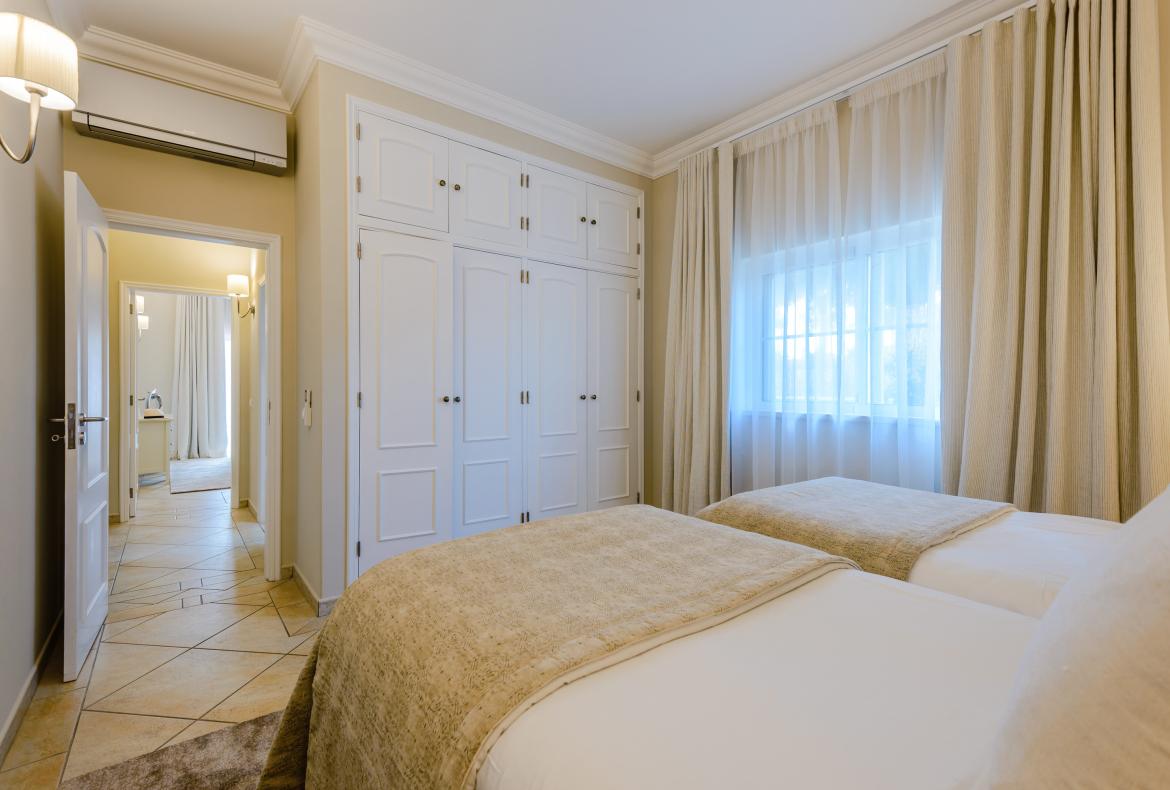 Luxury 4 bedroom holiday villa with private pool in Algarve Portugal (PV3020)