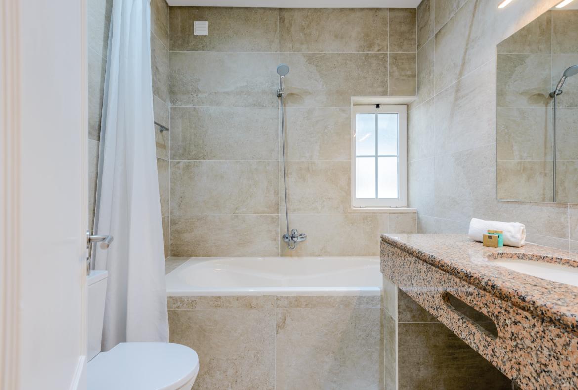 Luxury 4 bedroom holiday villa with private pool in Algarve Portugal (PV3020)