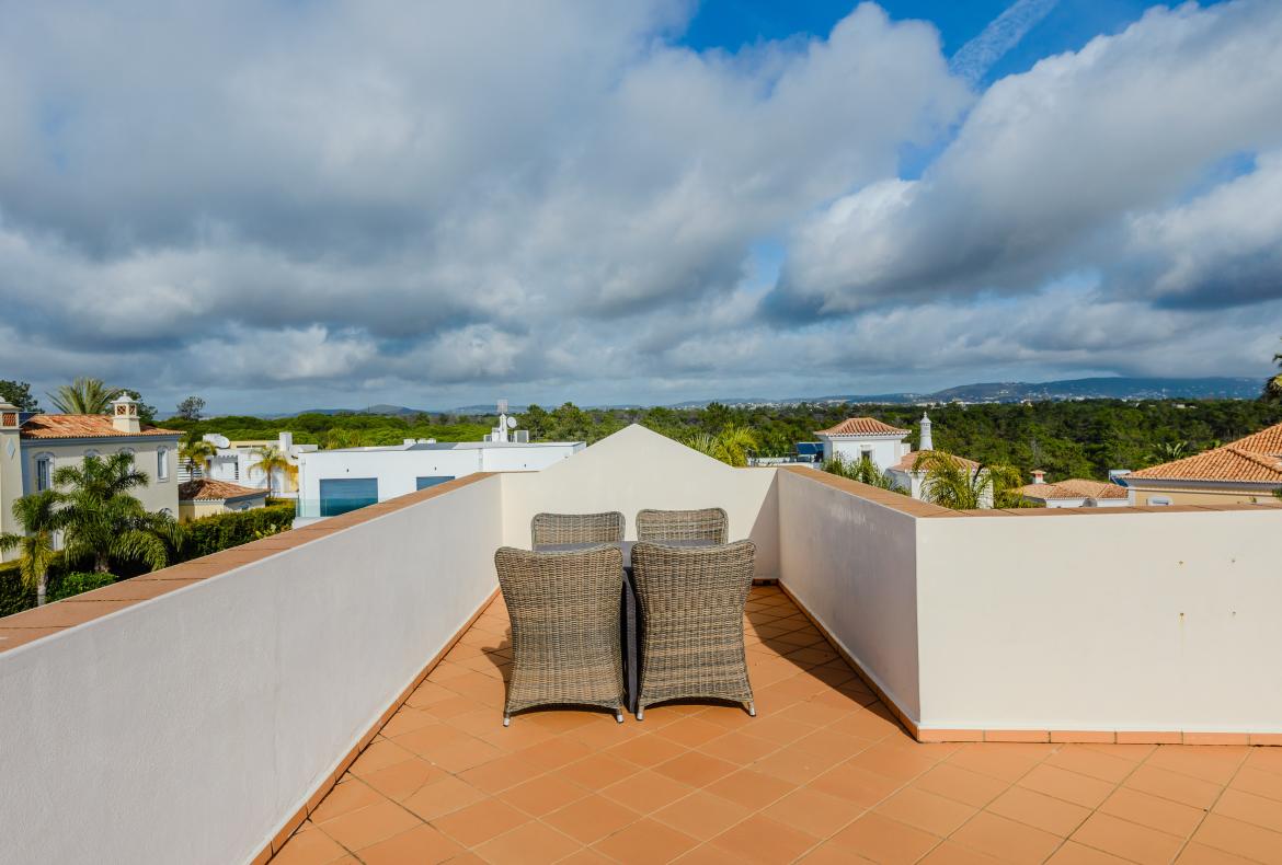 Luxury 4 bedroom holiday villa with private pool in Algarve Portugal (PV3020)