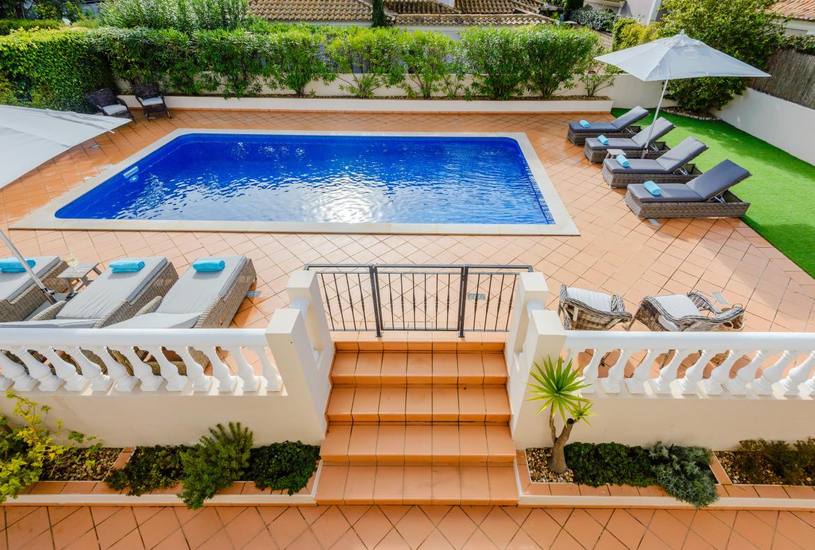 Luxury 4 bedroom holiday villa with private pool in Algarve Portugal (PV3020)