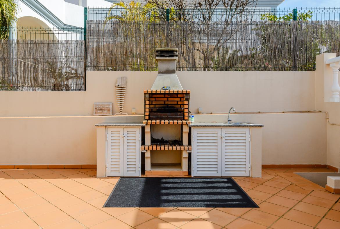 Luxury 4 bedroom holiday villa with private pool in Algarve Portugal (PV3020)