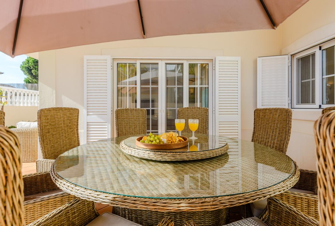 Luxury 4 bedroom holiday villa with private pool in Algarve Portugal (PV3020)