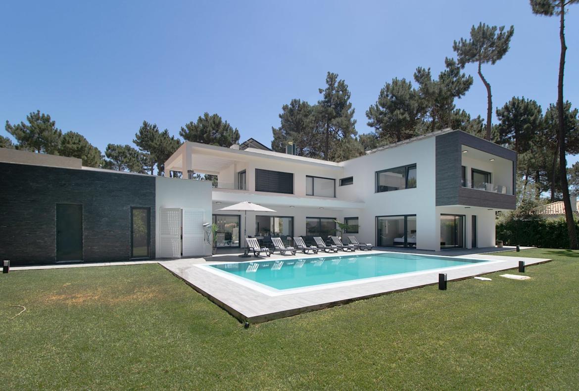 Luxury 4 bedroom holiday villa with private pool in Lisbon & coast Portugal (PV3021)