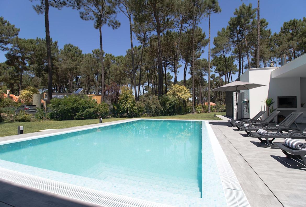 Luxury 4 bedroom holiday villa with private pool in Lisbon & coast Portugal (PV3021)
