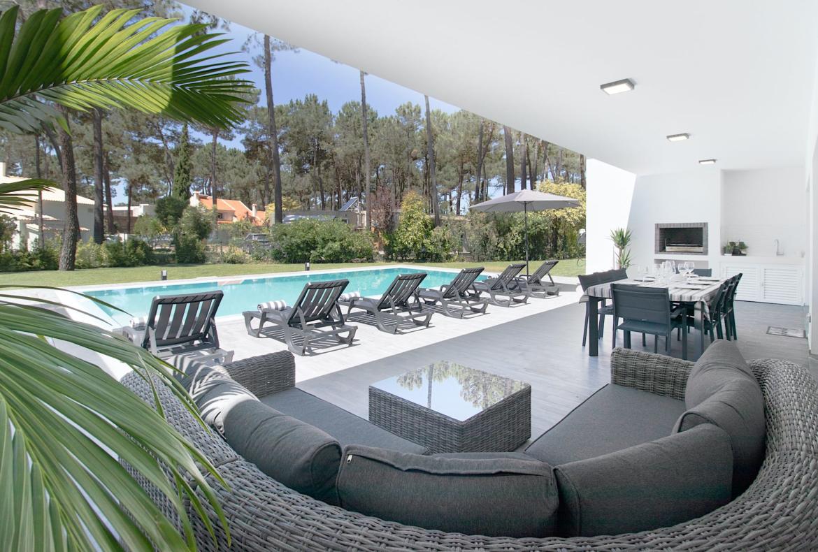Luxury 4 bedroom holiday villa with private pool in Lisbon & coast Portugal (PV3021)