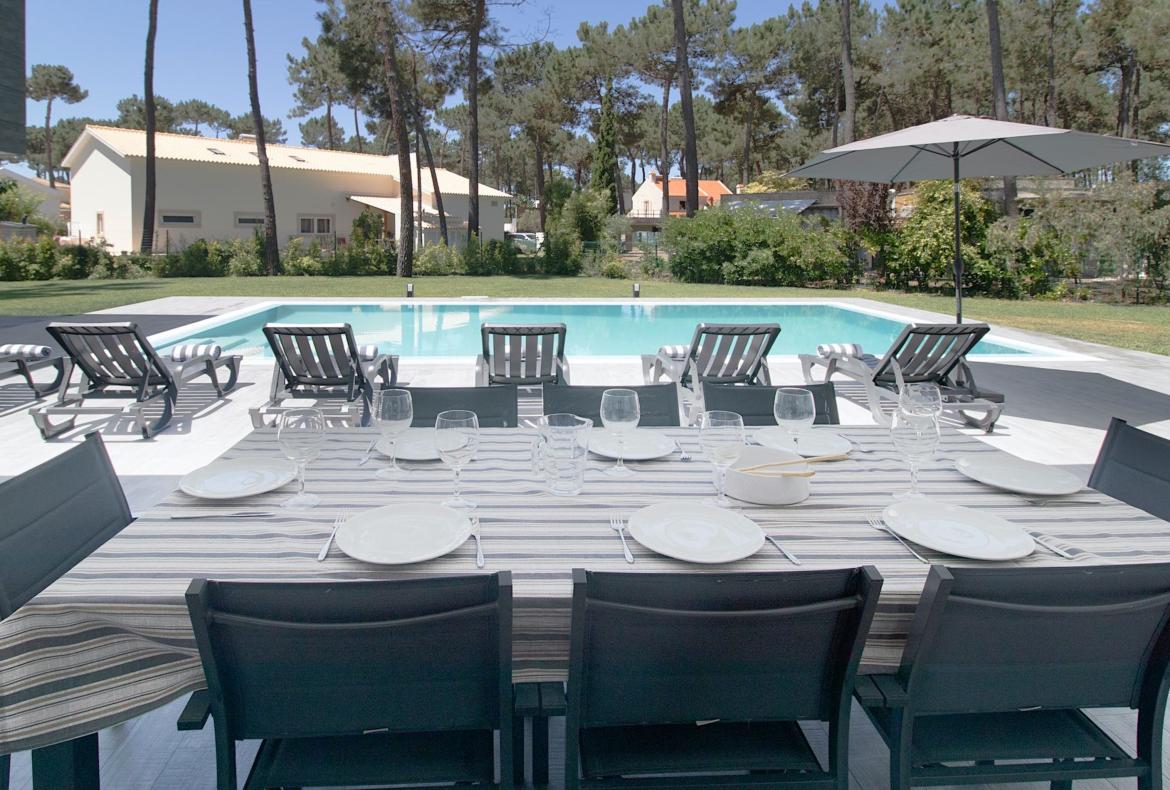 Luxury 4 bedroom holiday villa with private pool in Lisbon & coast Portugal (PV3021)