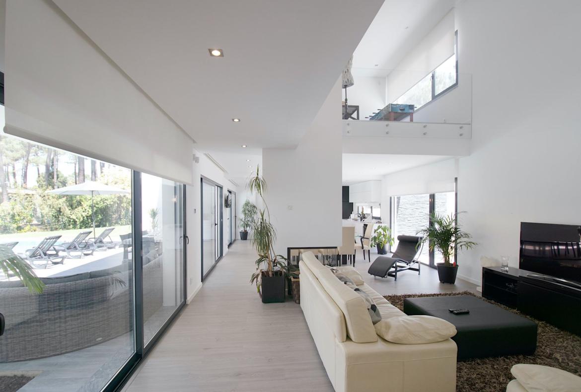 Luxury 4 bedroom holiday villa with private pool in Lisbon & coast Portugal (PV3021)
