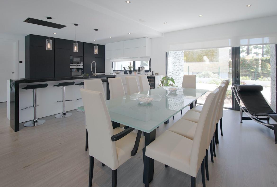 Luxury 4 bedroom holiday villa with private pool in Lisbon & coast Portugal (PV3021)
