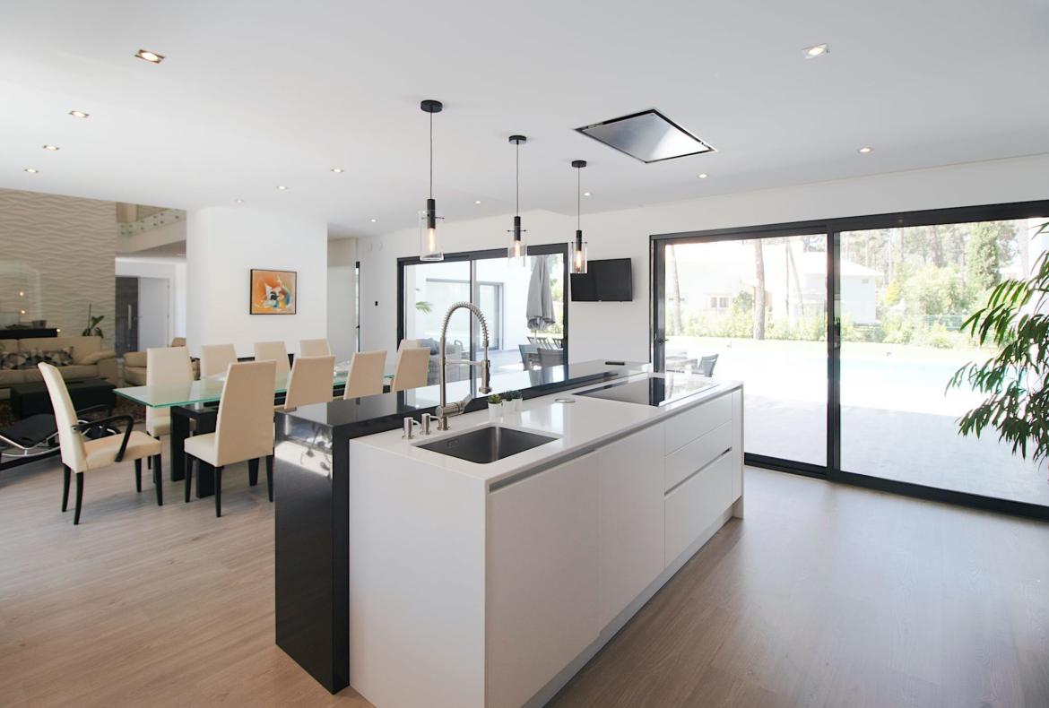 Luxury 4 bedroom holiday villa with private pool in Lisbon & coast Portugal (PV3021)