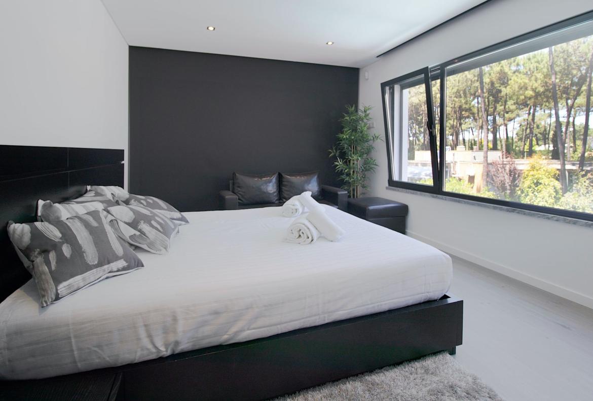 Luxury 4 bedroom holiday villa with private pool in Lisbon & coast Portugal (PV3021)