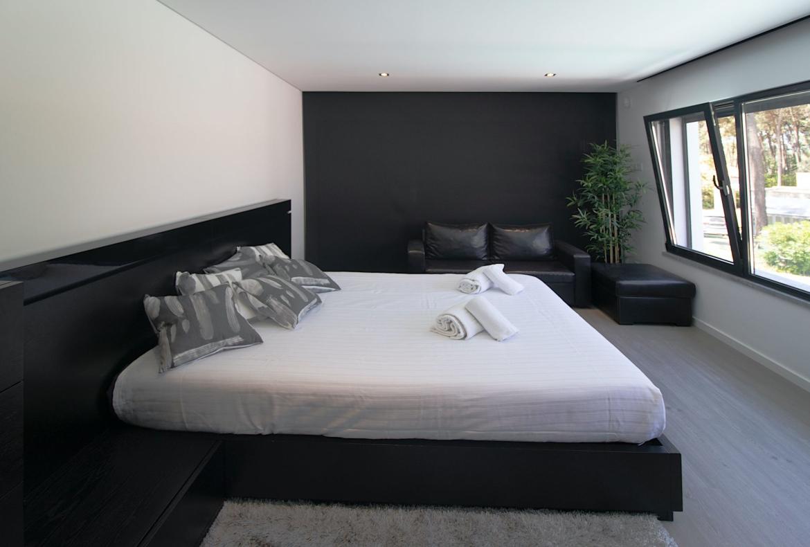 Luxury 4 bedroom holiday villa with private pool in Lisbon & coast Portugal (PV3021)