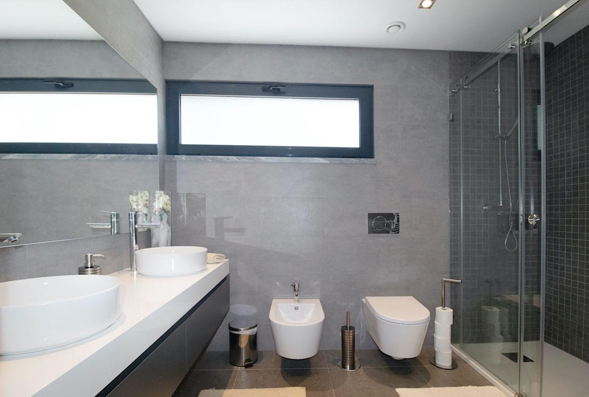 Luxury 4 bedroom holiday villa with private pool in Lisbon & coast Portugal (PV3021)