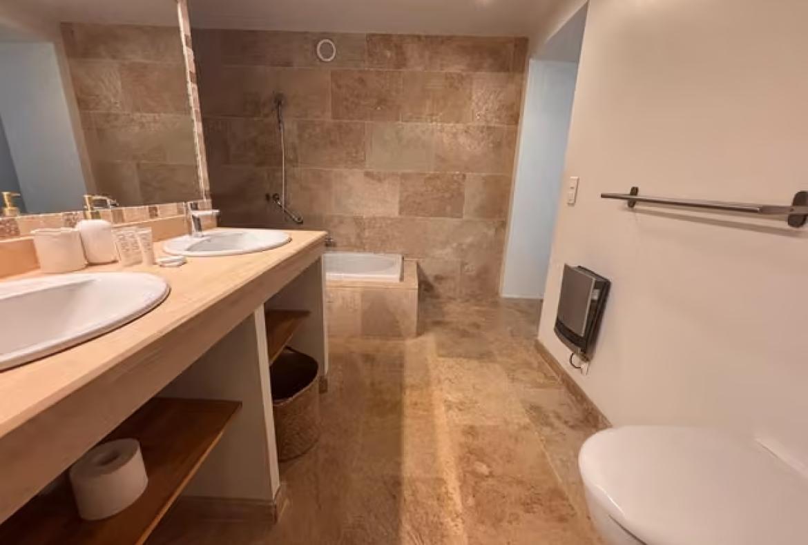 Gorgeous Old Perfumer's House. Beautifully Renovated. Pool. 5 bedrooms to sleep 10 (GRAS134)